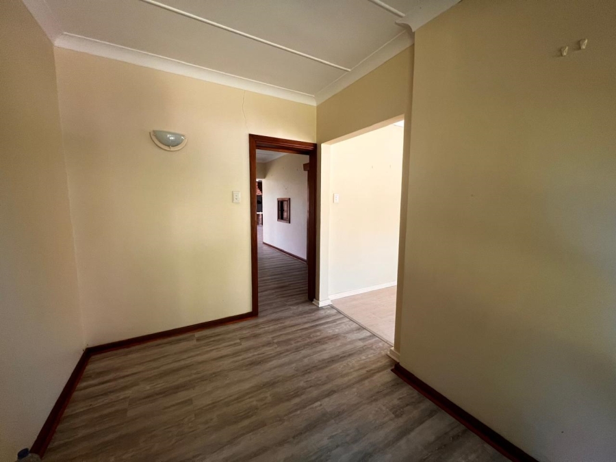 To Let 4 Bedroom Property for Rent in Beacon Bay Eastern Cape